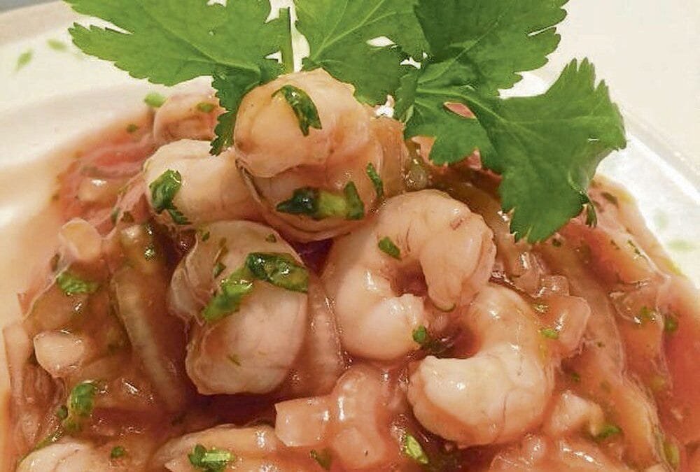 Preparación de ceviche de camarones: sabor y tradición